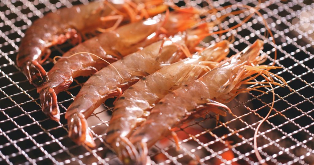 Grilled prawns on the grill